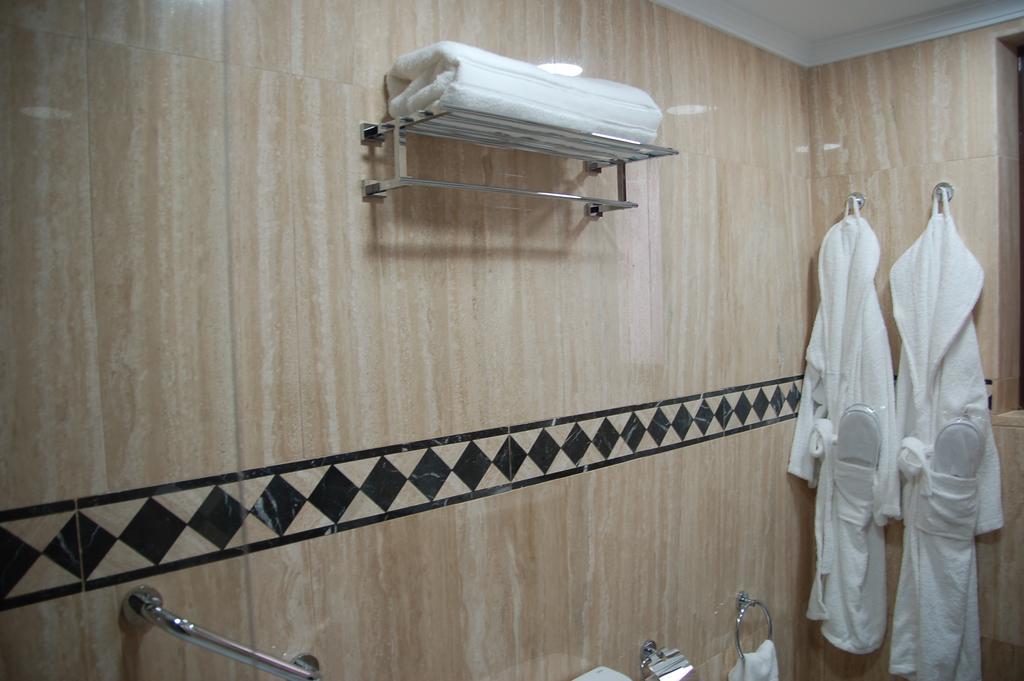 Luxury Apartment Plus Ultra เซบีญา ภายนอก รูปภาพ